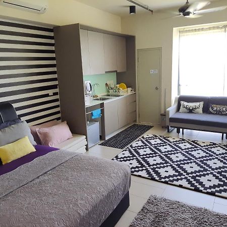 סיברג'איה Mufasa Suites At Tamarind Suites With Wifi Netflix Coway Level 8 מראה חיצוני תמונה